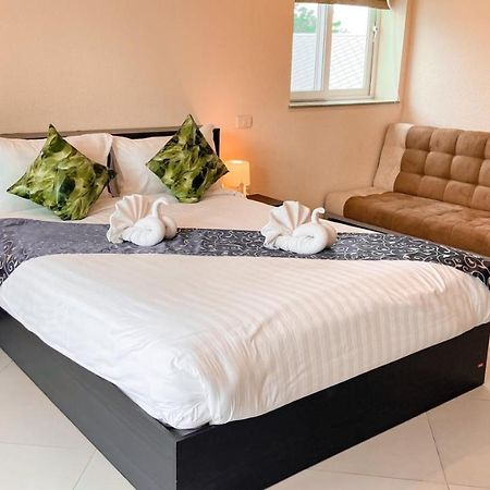 Hidden Palm Pool Villas Pattaya Exterior photo