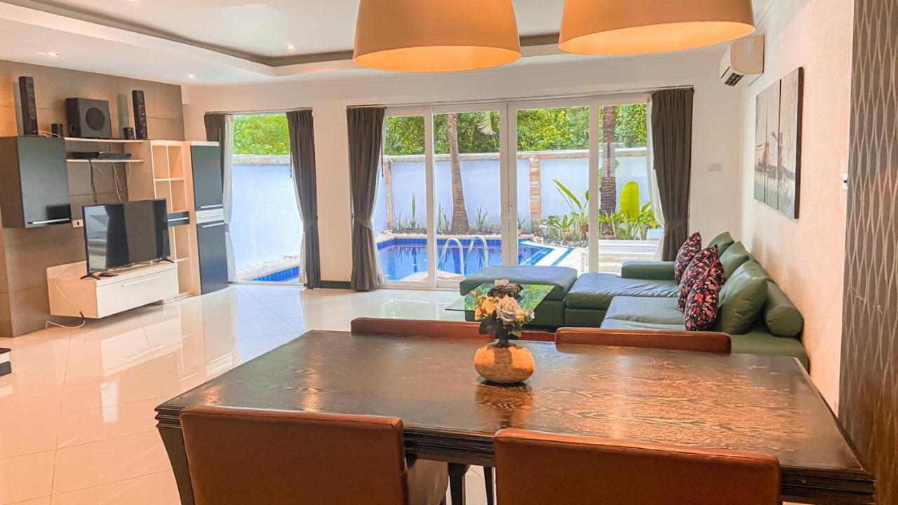 Hidden Palm Pool Villas Pattaya Exterior photo
