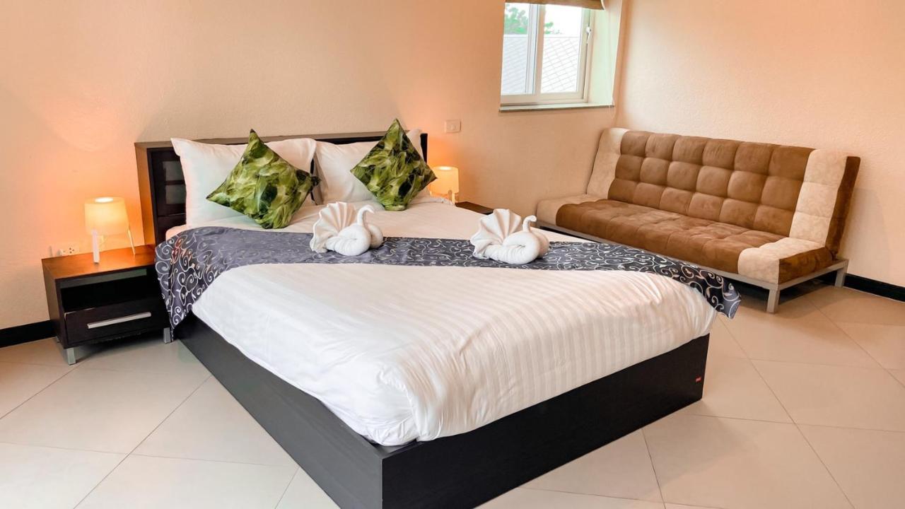 Hidden Palm Pool Villas Pattaya Exterior photo