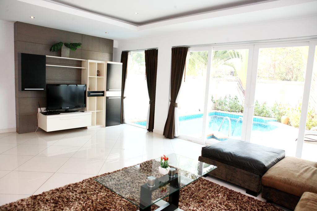 Hidden Palm Pool Villas Pattaya Exterior photo
